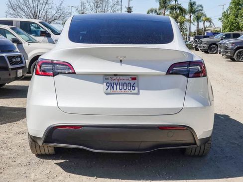 Used 2024 Tesla Model Y 2WD image 11