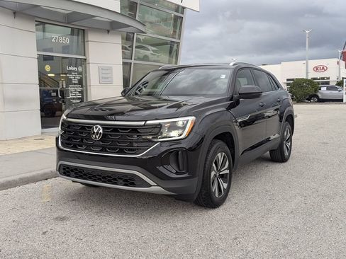 Certified 2025 Volkswagen Atlas Cross Sport SE FWD image 2