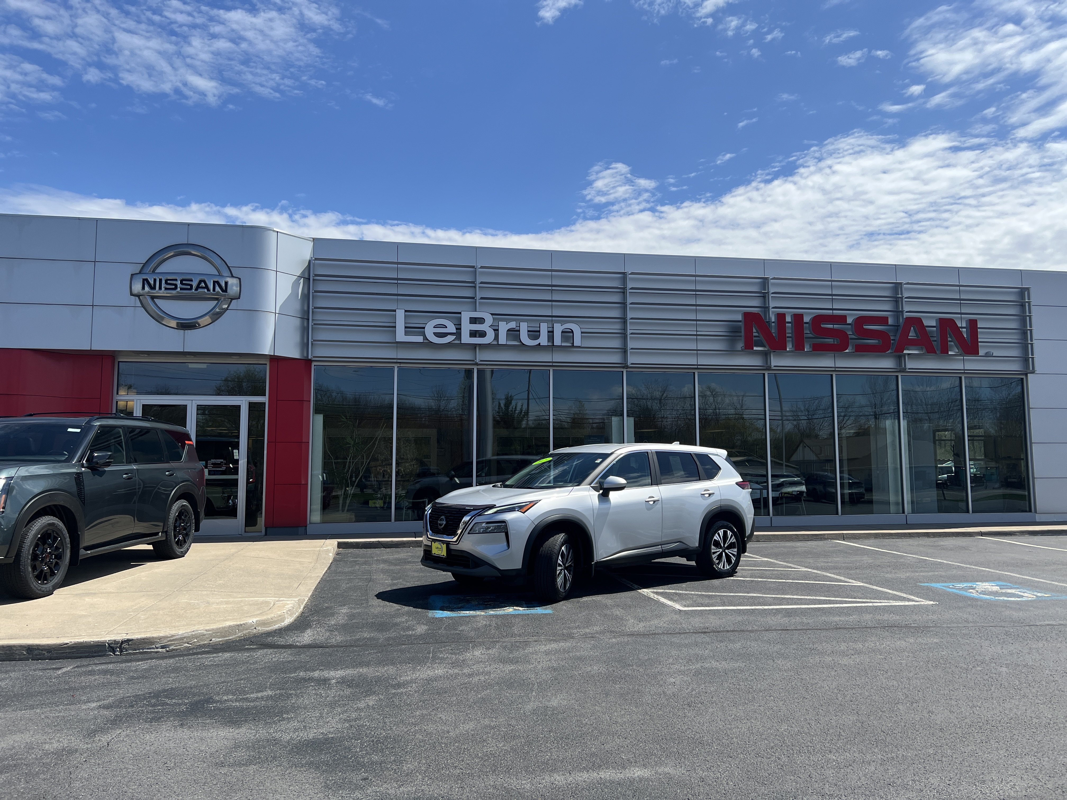 Used 2023 Nissan Rogue SV AWD/4WD image 1