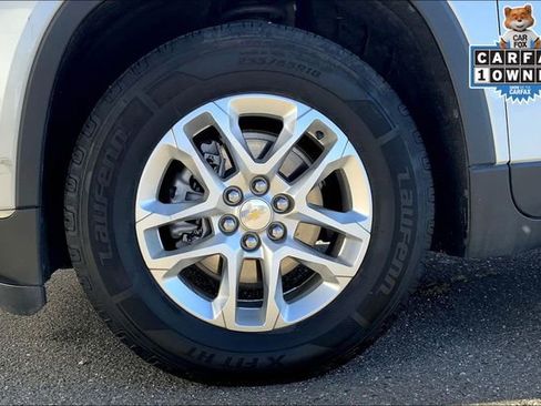 Used 2021 Chevrolet Traverse LT FWD image 9