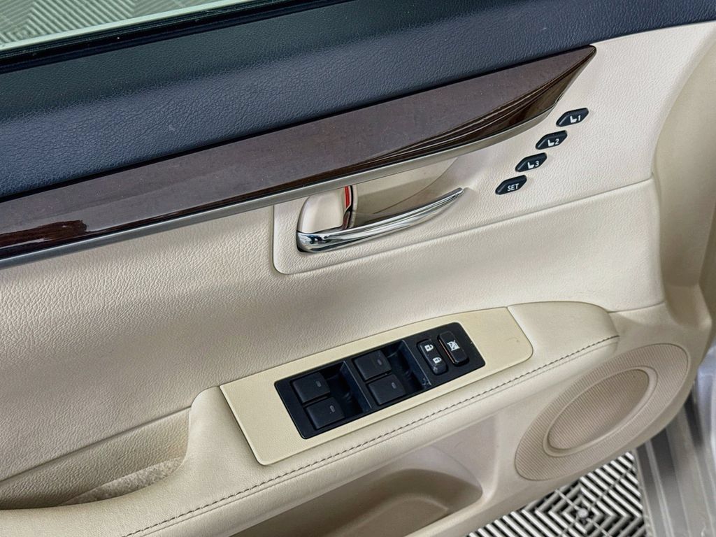 Used 2014 Lexus ES 350 w/ Premium Package FWD image 17