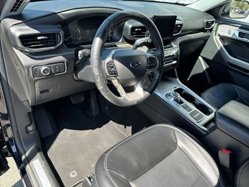 Used 2022 Ford Explorer Limited w/ Equipment Group 301A image 18