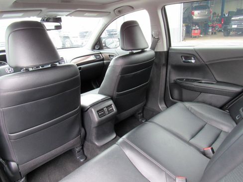 Used 2016 Honda Accord Touring image 35