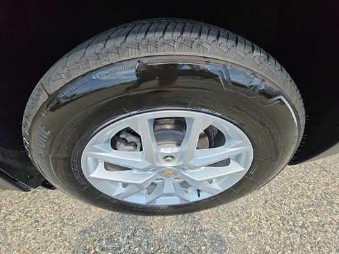 Used 2023 Chevrolet Equinox LT AWD/4WD image 38