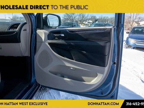 Used 2012 Chrysler Town & Country Touring-L w/ Entertainment Group #2 image 21