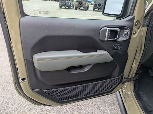 New 2025 Jeep Gladiator Mojave image 14