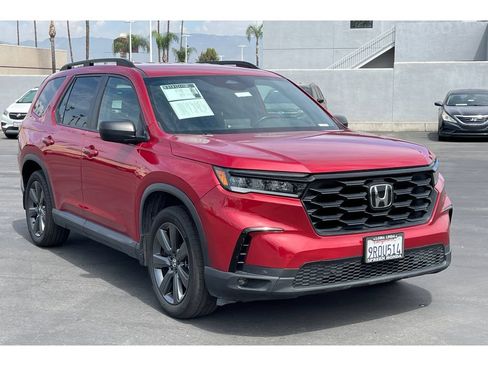 Used 2025 Honda Pilot Sport image 8