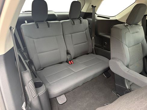 Used 2025 Ford Explorer Active AWD/4WD image 25