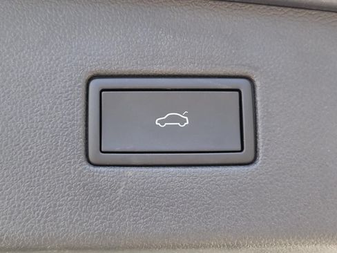 Used 2024 Volkswagen Tiguan SE FWD image 16