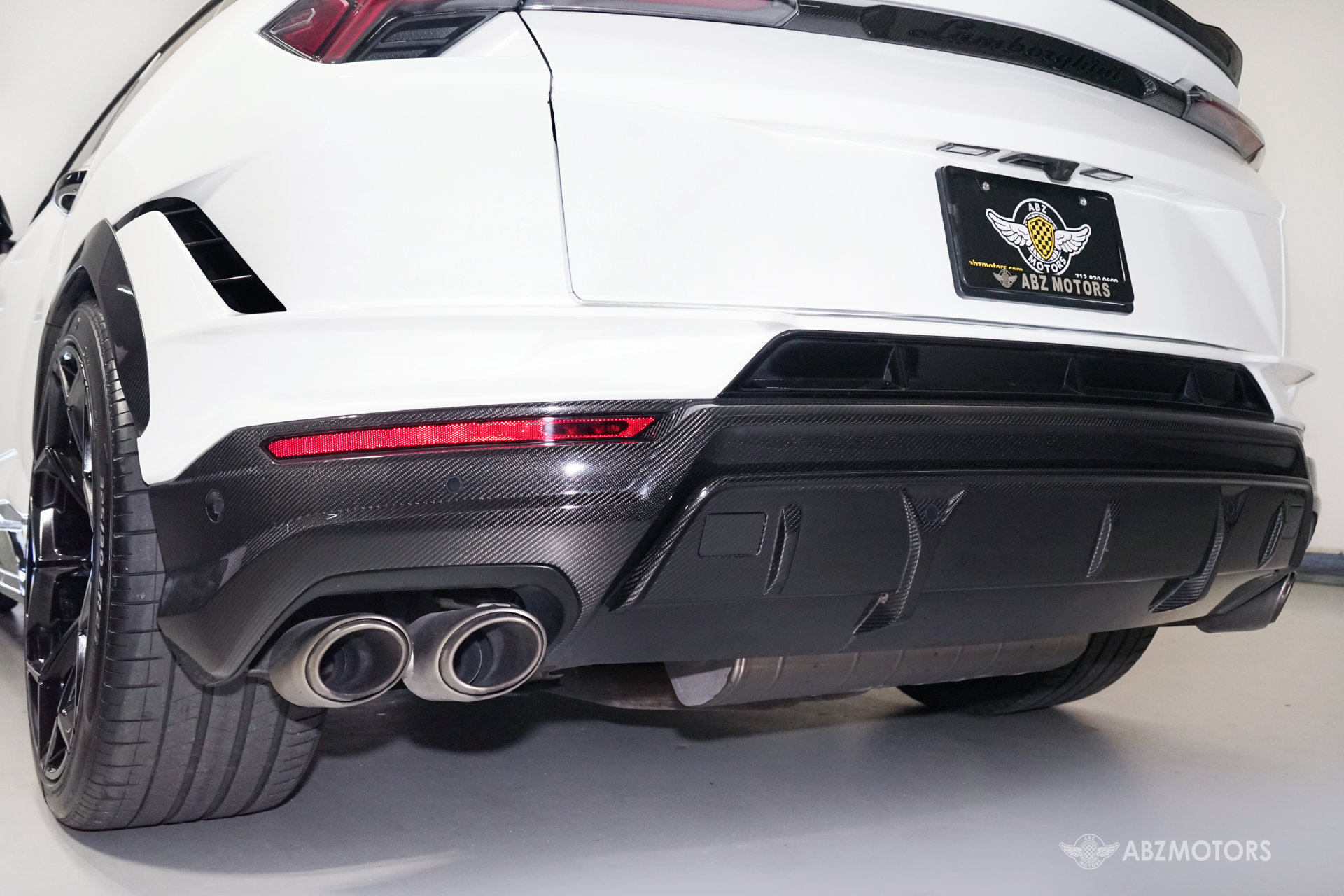 Used 2024 Lamborghini Urus Performante AWD/4WD image 12