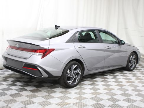 Used 2025 Hyundai Elantra Sport FWD image 28