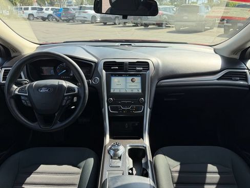 Used 2018 Ford Fusion SE w/ Fusion SE Technology Package FWD image 17