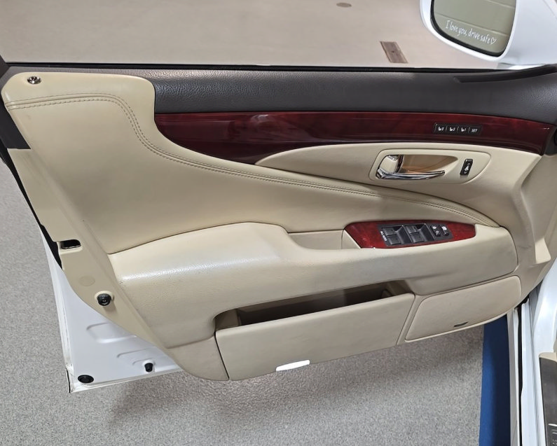 Used 2010 Lexus LS 460 L RWD image 4