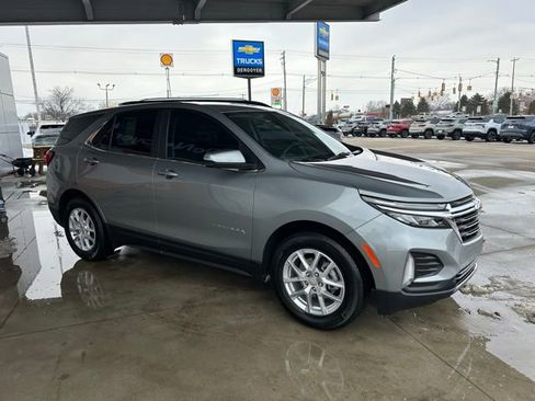 Used 2023 Chevrolet Equinox LT image 3