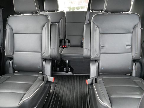 Used 2023 GMC Yukon SLT image 13