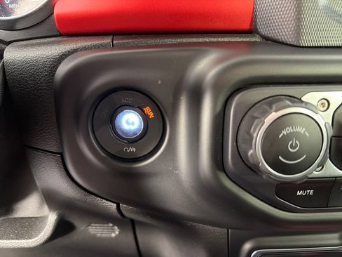 Used 2020 Jeep Gladiator Rubicon AWD/4WD image 14