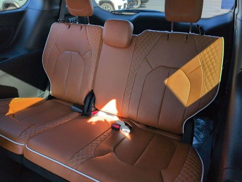New 2026 Chrysler Pacifica Pinnacle image 24