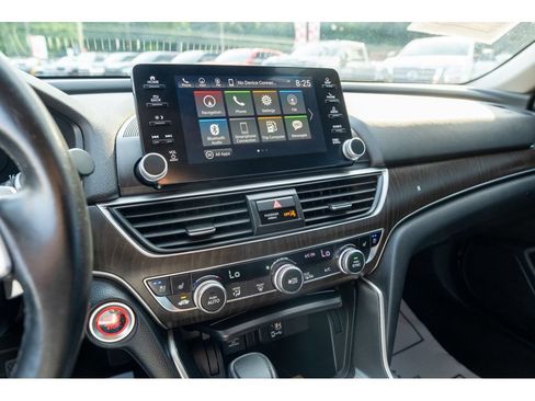 Used 2018 Honda Accord Touring image 24