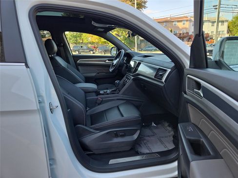 Used 2022 Volkswagen Atlas Cross Sport SEL R-Line image 35