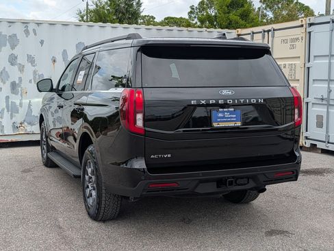Used 2025 Ford Expedition Active RWD image 6