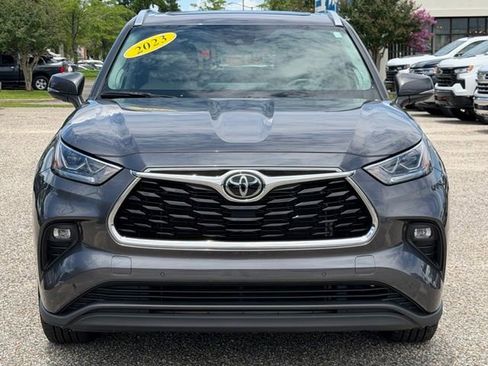 Used 2023 Toyota Highlander Limited AWD/4WD image 2