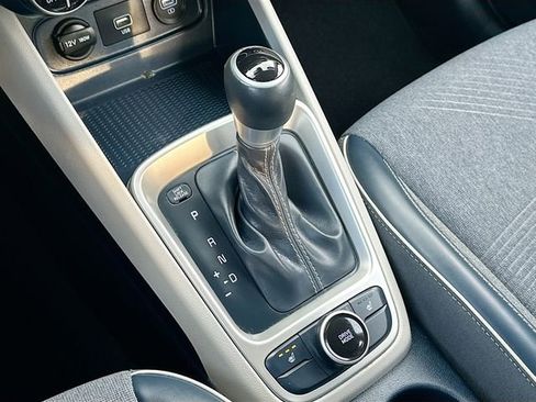 Used 2021 Hyundai Venue Denim image 17