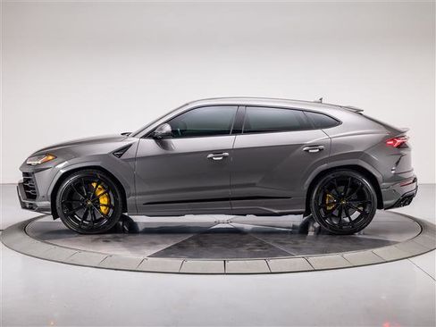 Used 2021 Lamborghini Urus image 2