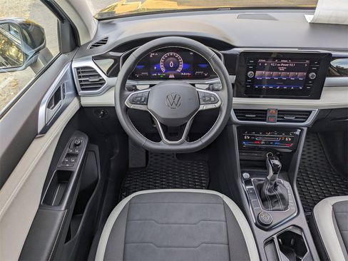 New 2026 Volkswagen Taos SE image 16