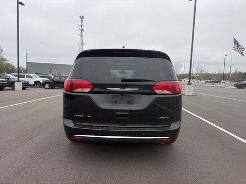 Used 2020 Chrysler Pacifica Limited FWD image 4
