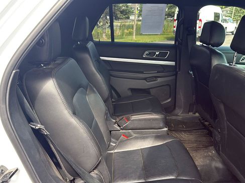 Used 2017 Ford Explorer XLT w/ Equipment Group 202A AWD/4WD image 10