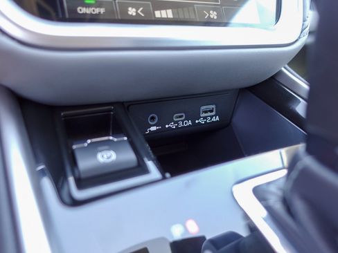 Certified 2025 Subaru Legacy Premium AWD/4WD image 19
