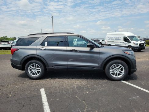New 2026 Ford Explorer Active AWD/4WD image 3