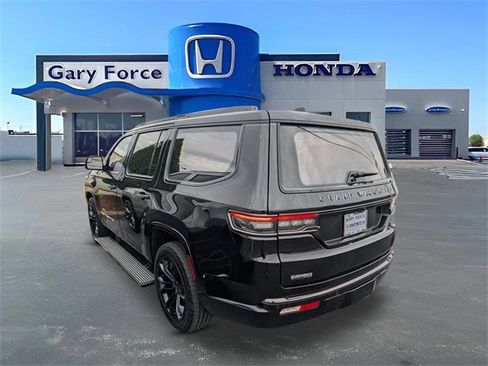 Used 2023 Jeep Grand Wagoneer Series II image 3