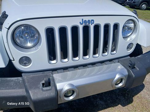 Used 2016 Jeep Wrangler Unlimited Sahara w/ Connectivity Group AWD/4WD image 20