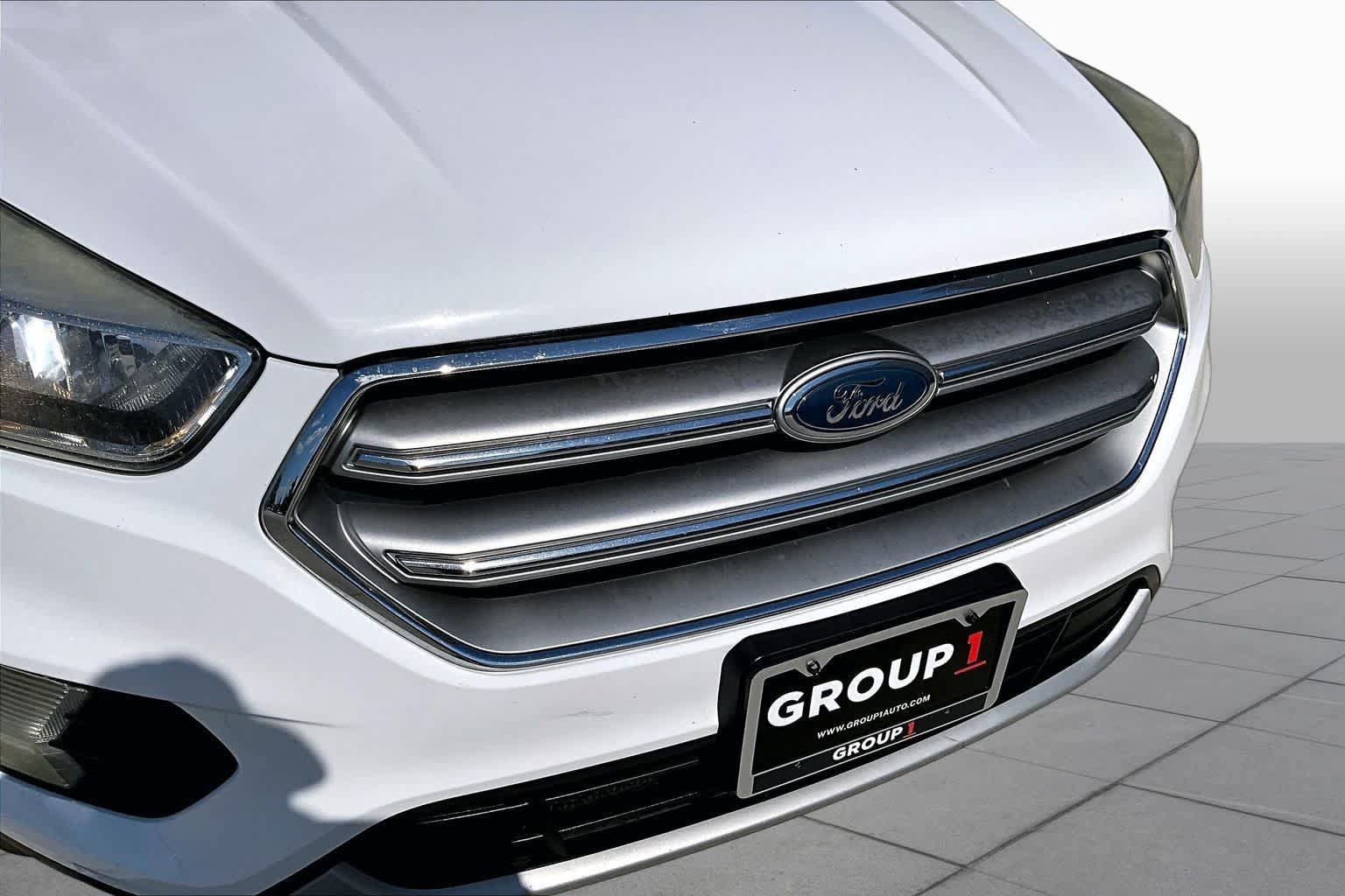Used 2017 Ford Escape SE FWD image 28