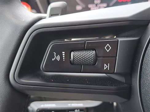 Used 2025 Porsche Cayenne image 38