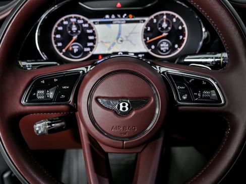 Used 2023 Bentley Flying Spur V8 image 30