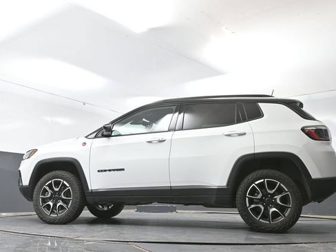Used 2025 Jeep Compass Trailhawk AWD/4WD image 52