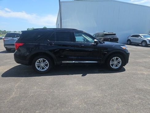 Used 2024 Ford Explorer XLT w/ Equipment Group 202A image 7