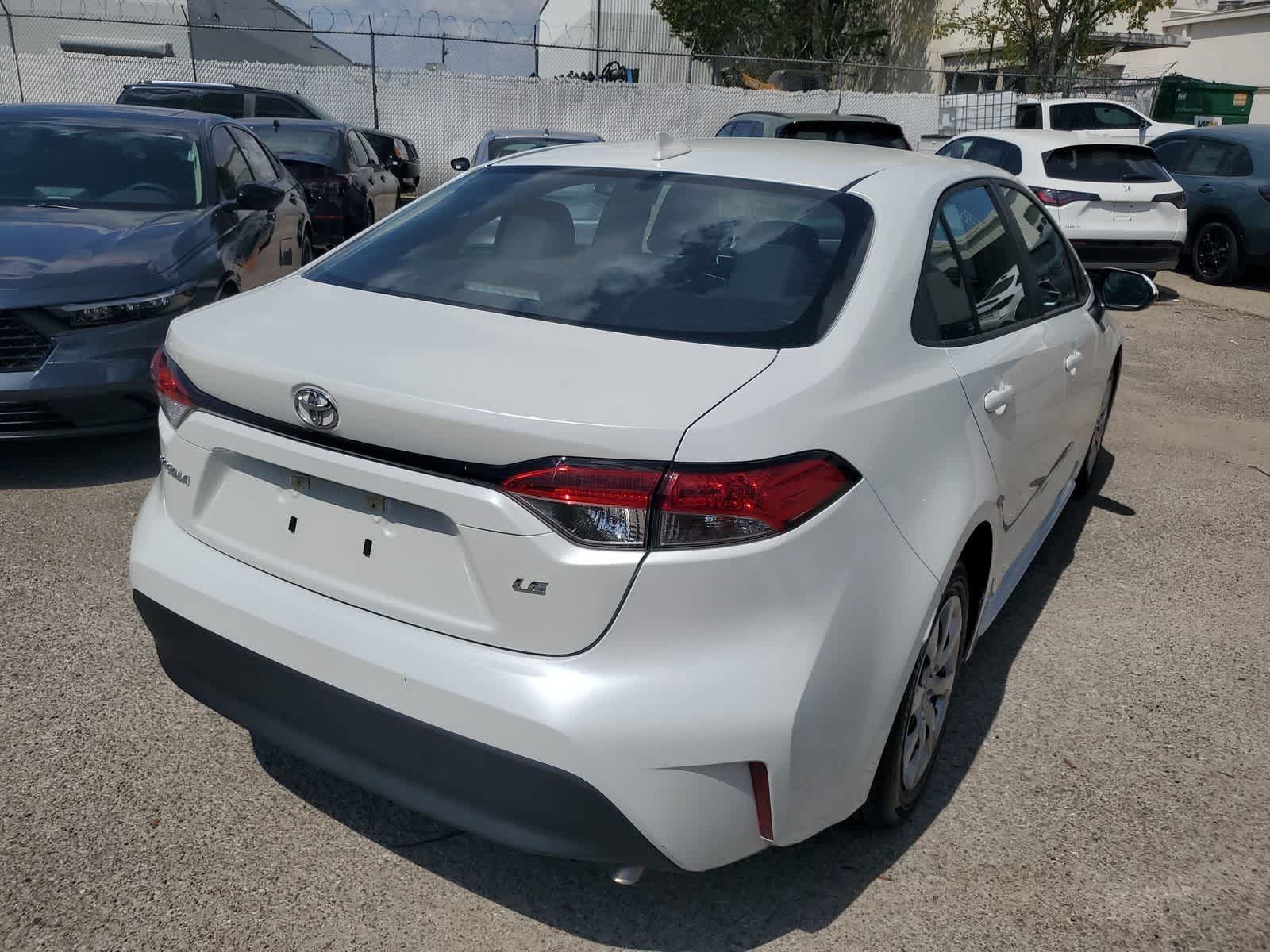 Used 2025 Toyota Corolla LE FWD image 6