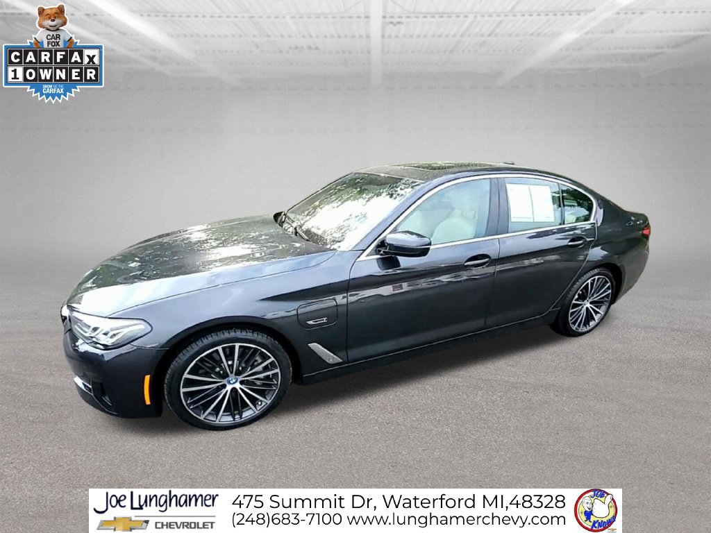 Used 2023 BMW 530e xDrive w/ Premium Package AWD/4WD image 4