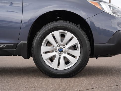 Used 2017 Subaru Outback 2.5i Premium image 11