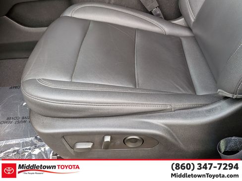 Used 2022 Chevrolet Suburban LT w/ Luxury Package AWD/4WD image 15