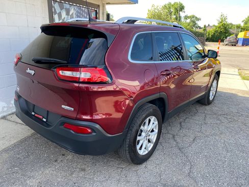 Used 2018 Jeep Cherokee Latitude Plus w/ Cold Weather Group AWD/4WD image 8