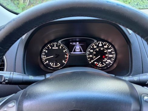 Used 2016 Nissan Pathfinder SV w/ SV Cold Weather Package image 30