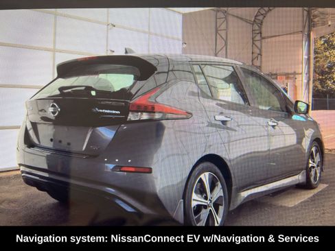 Used 2022 Nissan Leaf SV w/ SV Technology Package image 3