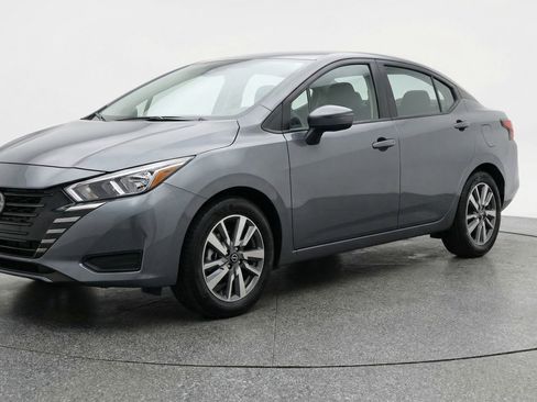 Used 2025 Nissan Versa SV image 2