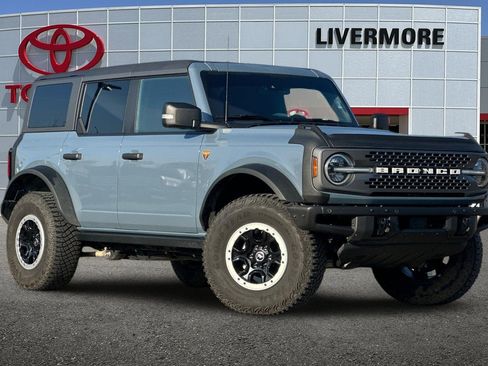 Used 2023 Ford Bronco Badlands image 2