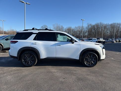 New 2026 Nissan Pathfinder SL image 4