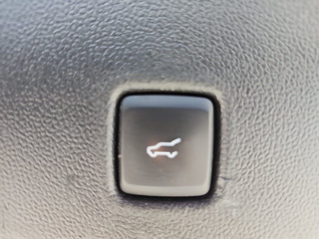 Used 2022 Ford Escape SE w/ Convenience Package FWD image 13